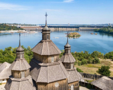 У Запоріжжі дружина військового завдяки гранту створює бренд крафтового одягу «Характерниця»