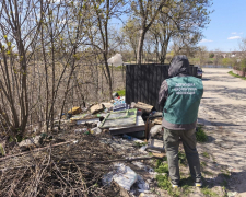 У селі Михайлівка Запорізького району екологи знайшли кілька стихійних звалищ після звернення мешканців громади