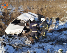 На трасі в Запорізькому районі зіткнулися два автомобілі - є загиблі, травмована дитина