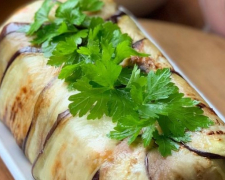 Здивуйте гостей: рецепт незвичайного святкового салату з баклажанів - відео