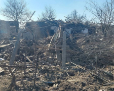 Запорізькі тероборонці евакуювали родину зі зруйнованого рашистами будинку - фото