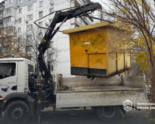 Кіоск без документів знесли примусово - у Запоріжжі підрахували кількість демонтованих споруд за рік (фото)