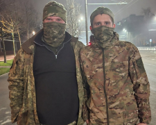 На Запорізькому напрямку в одній бригаді служать батько й син — 23-річний Микита та його тато.