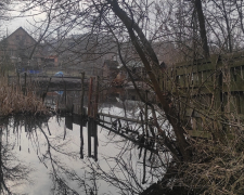 Узбережжя річки в Запоріжжі перекрили парканами та завезли туди свійську птицю - на місце виїхали екологи