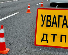 Не встиг загальмувати — у Запоріжжі сталася аварія за участі трьох авто (фото)
