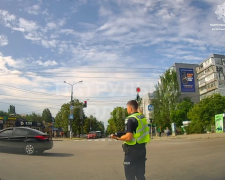 У Запоріжжі оштрафували водія за неповагу до загиблих героїв (фото, відео)