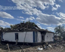 Скинули авіабомби на школу та будинки - у селі на Запоріжжі отримала поранення пенсіонерка 