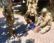 Продавав “білий квиток” - у Запоріжжі чоловік пропонував за гроші уникнути мобілізації (фото)
