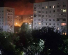 Ворог обстріляв мікрорайони стратегічного міста Запорізької області: є влучання в квартиру, загорілися автомобілі