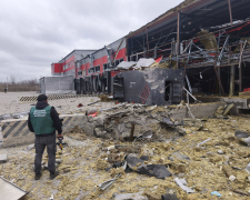 17 березня фахівці екоінспекції провели обстеження місця удару російських снарядів у Шевченківському районі Запоріжжя 