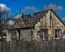 Штора врятувала дитину: вночі російські безпілотники атакували село Антонівка (фото)