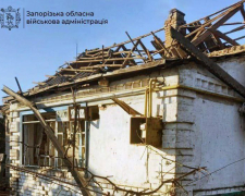 Окупанти вдарили по будинку — у Запорізькому районі внаслідок атаки дрона постраждала літня жінка