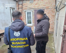 Мітинг перетворився на хаос - на Запоріжжі депутат і троє чоловіків увірвалися на підприємство, пошкодили майно та травмували охоронців