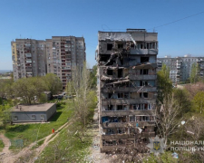 Будинок на проспекті Моторобудівників, 26 після ворожої атаки 22 вітня 2025 року. Фото Нацполіції