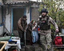 Спецоперація з евакуації з Гуляйполя - поліцейські вивезли понад 30 людей під прикриттям військових РЕБів (відео)