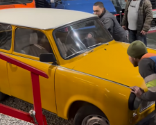 Унікальний жовтий Trabant – у запорізькому музеї техніки «Фаетон» з’явився новий експонат