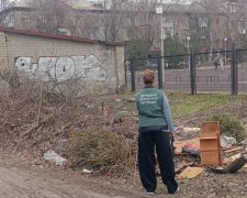 У Вознесенівському районі Запоріжжя виявили смітник біля спортмайданчика (фото)