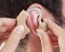 Запорізькі ветерани та ветеранки можуть безоплатно отримати сучасні слухові апарати: що для цього потрібно