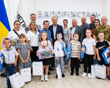 Запоріжсталь та інші запорізькі підприємства Метінвесту допомогли зібрати до школи 320 першокласників-дітей робітників