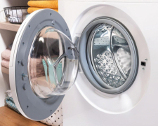 Як позбутися неприємного запаху з пральної машини: корисні лайфхаки
