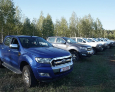 Автопарк 157-ї окремої механізованої бригади поповнився дев’ятьма пікапами від "Сталевого фронту Ріната Ахметова"