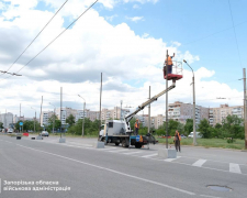 У Запоріжжі встановлюють антидронові сітки на зупинках через атаки БпЛА