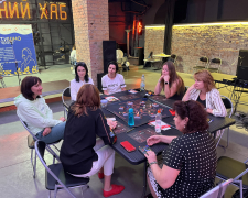 Швидка психологічна допомога жінкам: у Запоріжжі провели незвичайну трансформаційну гру