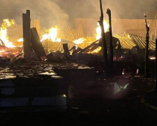 У центрі Запоріжжя загорілася покинута будівля