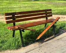 У популярній зоні відпочинку спального району Запоріжжя &quot;попрацював&quot; вандал (фото)
