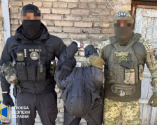 СБУ та Нацполіція задокументували протиправну діяльність запоріжця, причетного до незаконного зберігання та збуту зброї й боєприпасів. Фото СБУ