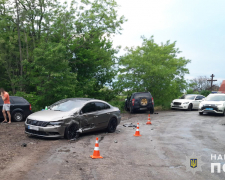 На автодорозі під Запоріжжям зіткнулися дві іномарки: постраждали діти