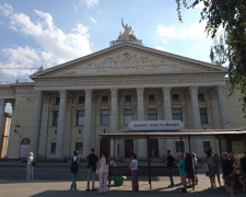 Які вистави стали найпопулярнішими у головному театрі Запорізької області 