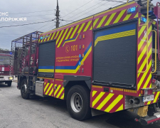 Пожежники загасили пожежу на балконі другого поверху. Жінку вивели з квартири