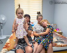Родину з трьома дітьми евакуювали  до Запоріжжя через постійні обстріли, фото:ЗОДА 