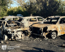 Пожежа на підприємстві, знищені автівки та жертви - російські дрони атакували Хортицький район Запоріжжя (фото)