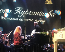30 років на одній сцені: у Запорізькій філармонії  грандіозний концерт яскравої мультиінструменталістки пройшов з аншлагом