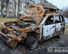 Три автівки за тиждень - у Запоріжжі затримали двох дівчат та хлопця, що спалювали машини військових (фото, відео)