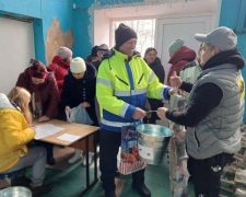 Інвентар для догляду — мешканці громади Запорізького району отримали корисні набори