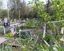 У Запоріжжі росіяни вдарили &quot;Шахедом&quot; по території кладовища (фото)