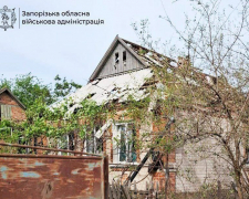 На Запоріжжі російські війська вдарили КАБами по селищу - постраждали чоловік та жінка (фото)