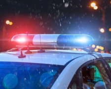 Розгублена блукала біля вокзалу — у Запоріжжі літня жінка не змогла знайти шлях додому (фото)