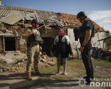 Поліцейські евакуювали літню жінку з Гуляйполя - як зараз живе та виглядає прифронтове місто