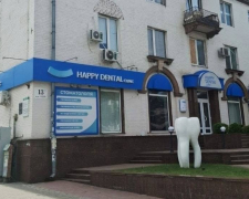 З пам'ятки архітектури на проспекті Соборному прибрали рекламу, яка висіла там без дозволів.