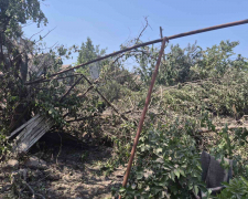 Труби побиті уламками - внаслідок російської атаки по приватному сектору Запоріжжя постраждав газопровід (фото)