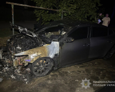 &quot;Урок вогнем&quot; - у Запоріжжі чоловік підпалив авто родича своєї подруги (фото)
