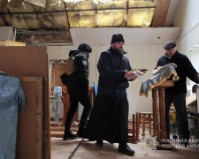З прифронтового села Запорізької області вивезли ікони та інші церковні святині (відео)