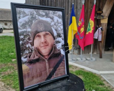Мама вірила до останнього - у Запоріжжі попрощалися з 37-річним героєм Олександром Дороховим