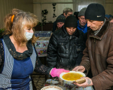 У різних районах Запоріжжя запрацювали пункти гарячого харчування - адреси