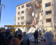 Прикрила сина собою і пролунав вибух - мешканці Запоріжжя розповіли про жахливу ніч під час обстрілу (фото, відео)