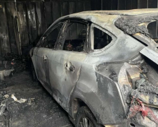 У запорізькому гаражному кооперативі загорівся автомобіль: постраждав чоловік